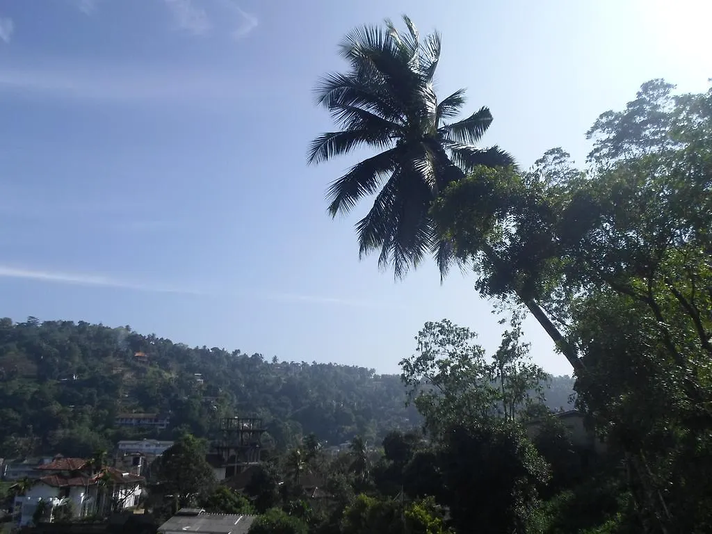 Kandy Hills 4*,